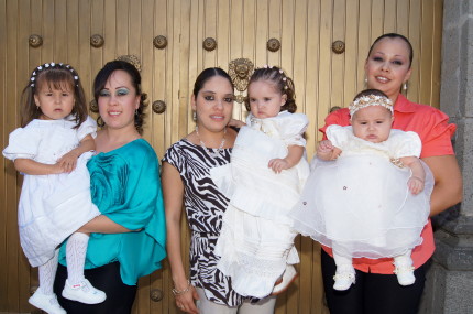Bautizan a las niñas Martha Viridiana, Diana Mayte y Carol Guadalupe
