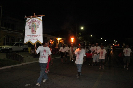 Aspecto de la carrera de antorchas Guadalupanas en Tuxpan, Jal