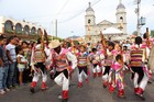 Aspecto del Tradicional Desfile de CARROS ALEGÓRICOS en Honor del Señor del Perdón en Tuxpan, Jal. (2014)