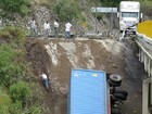 De milagro, trailero sale ileso al caer del puente Ágatas Guadalajara-Colima