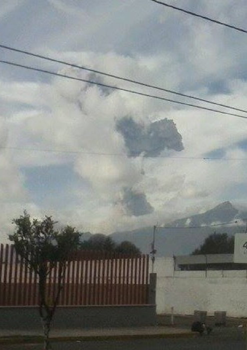 Caída de arena y ceniza en Zapotlán por Erupción de El Colima (3 Ene 2014)