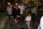 Ciclistas de Pátzcuaro llevan antorcha a la Parroquia de la Virgen del Sagrario de Tamazula, Jal