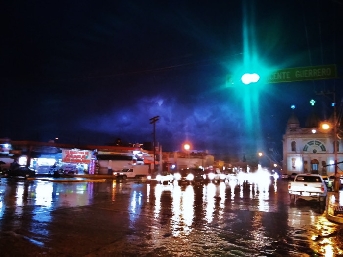 En pleno marzo, lluvia, relampagos y mucho frio en Zapotlán