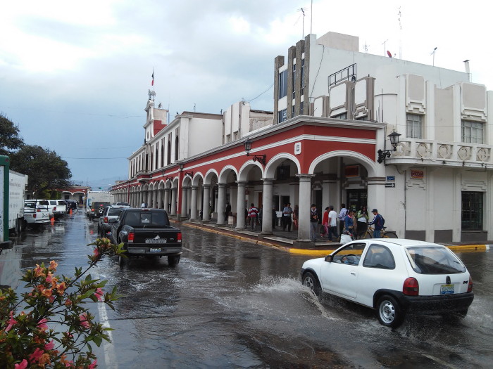 En pleno marzo, lluvia, relampagos y mucho frio en Zapotlán