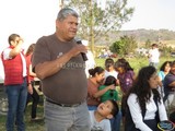 Roberto Mendoza de cerca con los colonos de La Providencia y San José