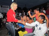 Susana Velasco recibió peticiones de los colonos en Solidaridad