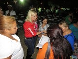 En la colonia El Triangulo, Susana Barajas pide apoyo de los ciudadanos para poder cumplir sus compromisos