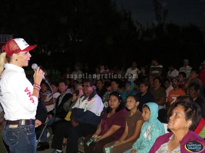 En El Nogal, los colonos entablaron dialogo cercano con Susana Barajas