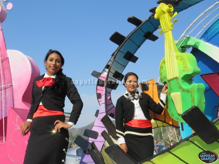 Aspecto del DESFILE INAUGURAL de la Feria Tuxpan 2015