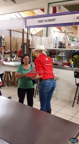 Susana Barajas estrecha su relación con sus paisanos de Tamazula.