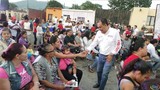 Menos cantinas, más becas y apoyos a la educación, piden al Chino Mendoza.