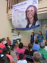 Anunciando sus propuestas, Martha Ruth del Toro visita el barrio de Quintana Roo en Zapotlán El Grande