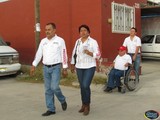 En la colonia San Felipe y Reforma, recibe apoyo El Chino Mendoza