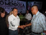 En la colonia San Felipe y Reforma, recibe apoyo El Chino Mendoza