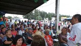 Comerciantes del tianguis apoyan al Chino Mendoza.