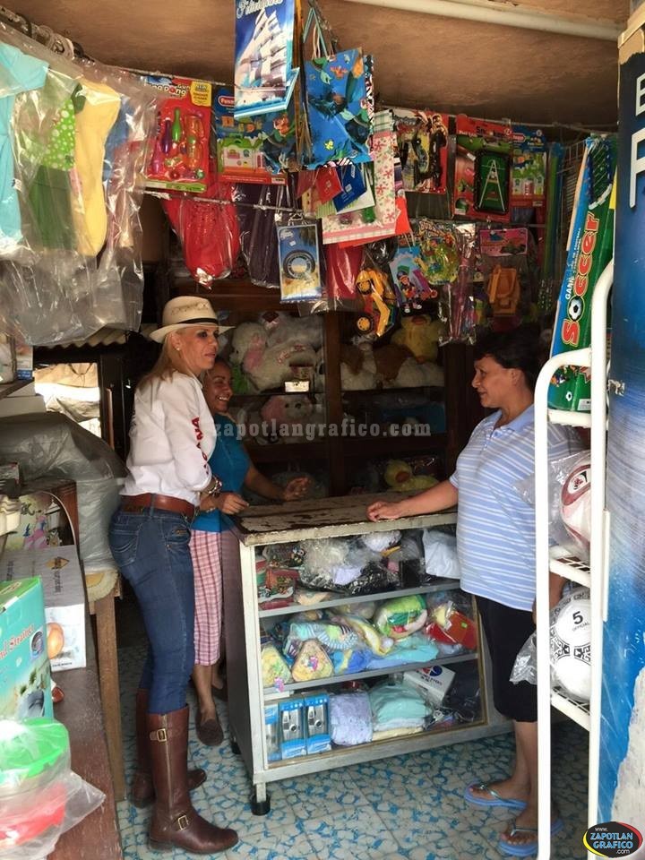 Susana Barajas visita comunidades indígenas y del medio rural de Tuxpan.