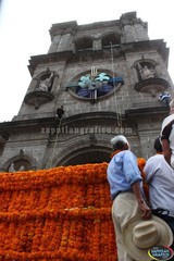 Aspecto del Traslado y Colocación de EL Enroso en Honor de la Virgen del Rosario de Zapotlán El Grande, Jal.