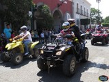 Abordo de rugientes caballos de acero Visitan la Feria Zapotlán 2015