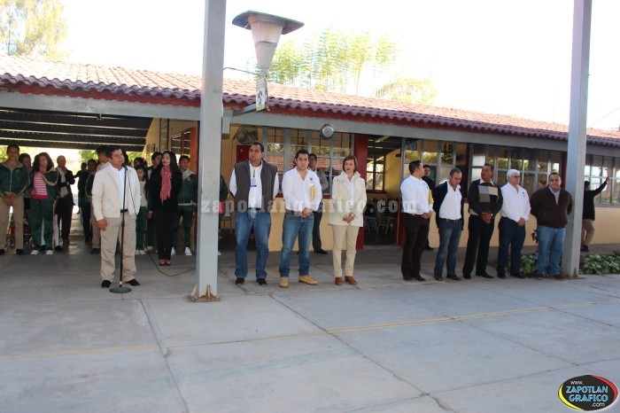 Inaugura el Gobierno Municipal de Zapotiltic sanitarios en la Secundaria Netzahualcóyotl