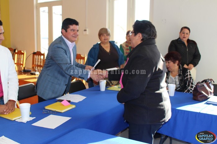Entregan apoyo económico a Escuela de Calidad en Zapotiltic