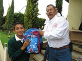 Entregan autoridades municipales mochilas con útiles al turno matutino de las secundarias de Zapotlán