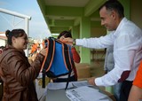 Reciben uniformes alumnos de la Escuela Primaria “Benito Juárez”