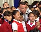 Entregan uniformes gratuitos a los alumnos de las primarias “Basilio Vadillo” y “Manuel Ávila Camacho”