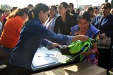 Reciben uniformes alumnos de la Escuela Primaria “Benito Juárez”