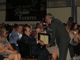Aspecto del Homenaje a Rubén Fuentes en el CUSur con la presencia de Armando Manzanero