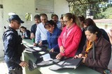 Policía de Zapotlán prueba resistencia de chaleco antibalas