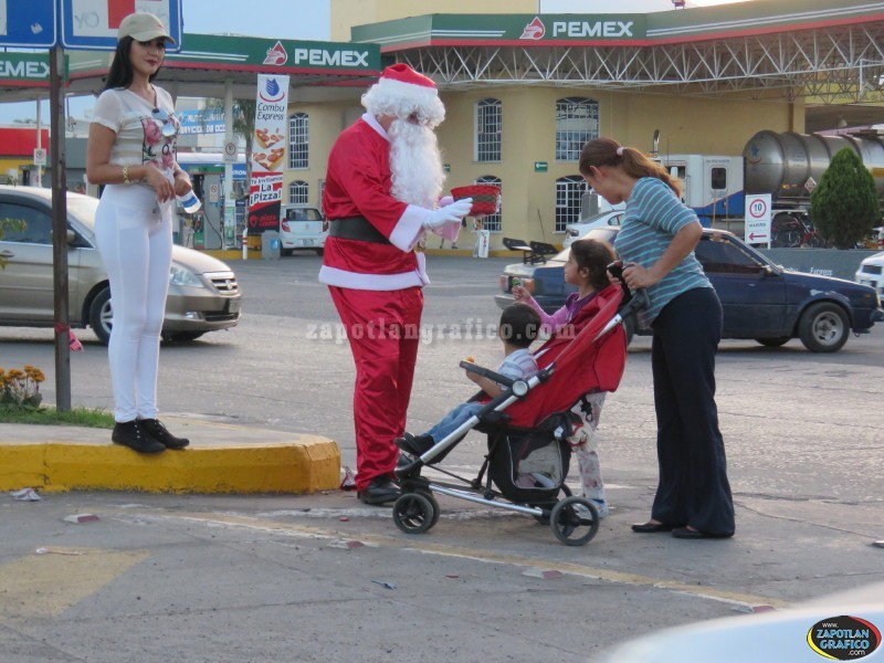 Santa Claus se adelantó a la Navidad con las excelentes Promociones del BUEN FIN en Automotriz RANCAGUA Cd. Guzmán, Jal.