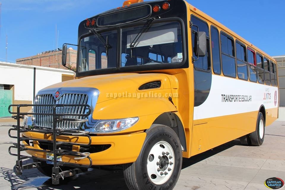 Entregan autobús escolar para estudiantes zapotiltenses
