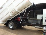 5.- Sistema Roll-off para carga y descarga de contenedores para camión rabón y camión tandem