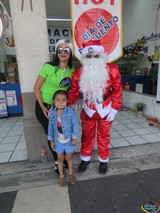 En FARMACIAS DE GENÉRICOS fueron muchos los que aprovecharon los LUNES de DESCUENTO y tomarse la Foto con Santa Claus de Zapotlan Grafico