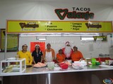 Santa Claus de Zapotlan Grafico visitó TACOS VALENTE y se tomó la Foto con los clientes de la Sucursal en Sayula, Jal.