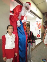 En FARMACIAS DE GENÉRICOS fueron muchos los que aprovecharon los LUNES de DESCUENTO y tomarse la Foto con Santa Claus de Zapotlan Grafico