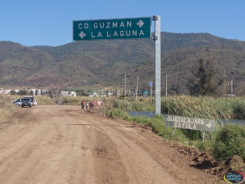Con el apoyo de empresarios se Rehabilita Vialidad en el Libramiento de la Laguna de Zapotlán El Grande