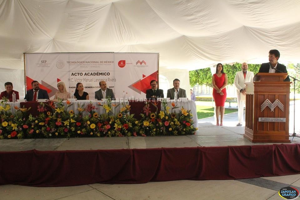 Jose Luis Amezcua Arias Alcalde Municipal en Apoyo total a las instituciones educativas en el municipio.