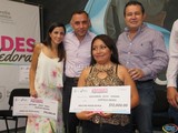 Aspecto de la entrega de Apoyos a Grandes Emprendedoras de Zapotlán El Grande, Jal.