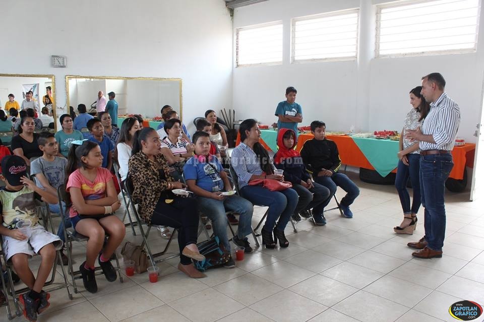 Para que los niños y niñas de Zapotlán aprendan jugando y desarrollen su creatividad, inició el Taller de Robótica en los centros comunitarios de las colonias Teocalli y Lomas de Zapotlán.