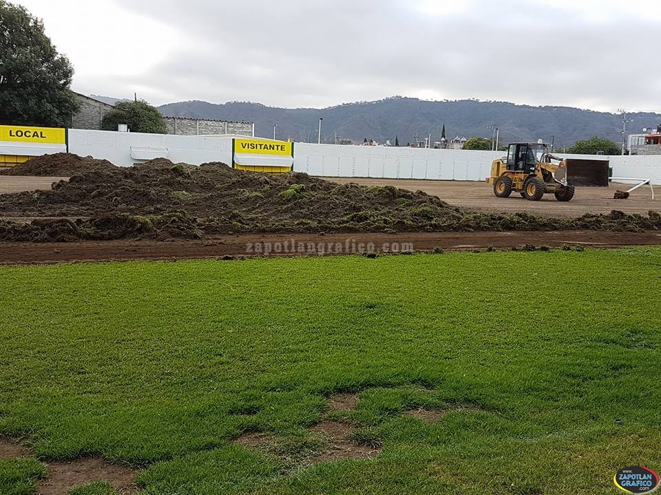 La cancha del Estadio Santa Rosa de Cd. Guzmán, contará con pasto profesional y riego automático.