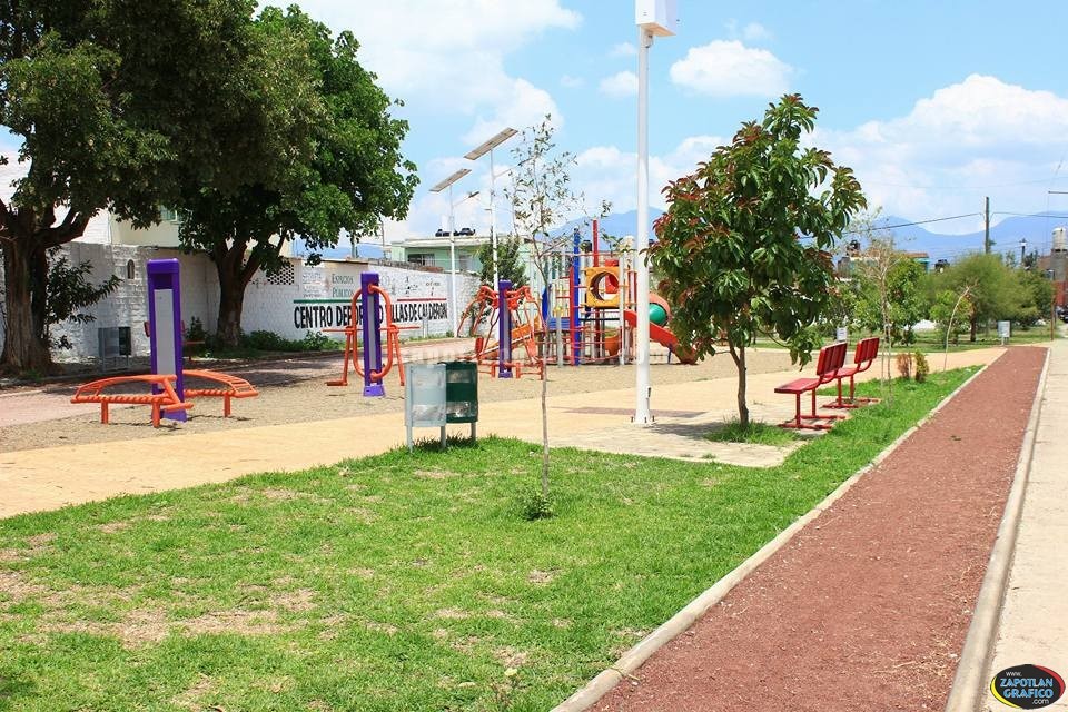 Con la construcción de siete nuevos parques y la recuperación de cientos de espacios públicos, estamos trasformado a Zapotlán en una mejor ciudad para vivir.