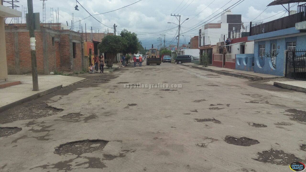 Avanza obra de reparación en la calle Joaquín Aguirre en la Col. Constituyentes de Cd.  Guzmán, Jal.