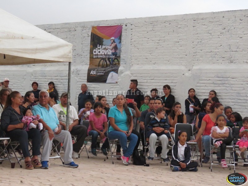 Gobierno de Zapotlán entrega a Vecinos de la Col. Santa Rosa Parque y Centro Comunitario