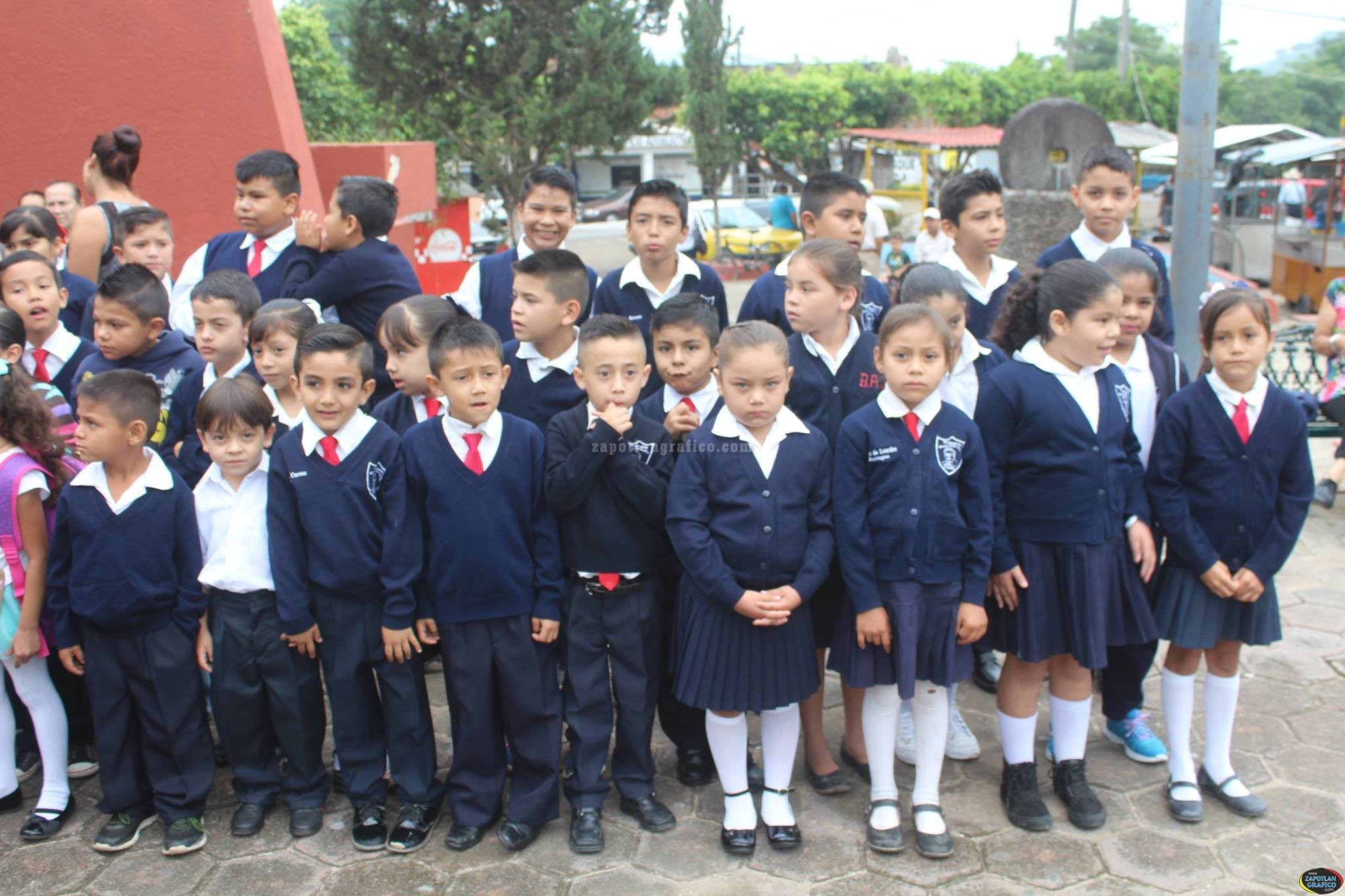 Entrega de Mochilas con Útiles Escolares a estudiantes de la Delegación de Contla