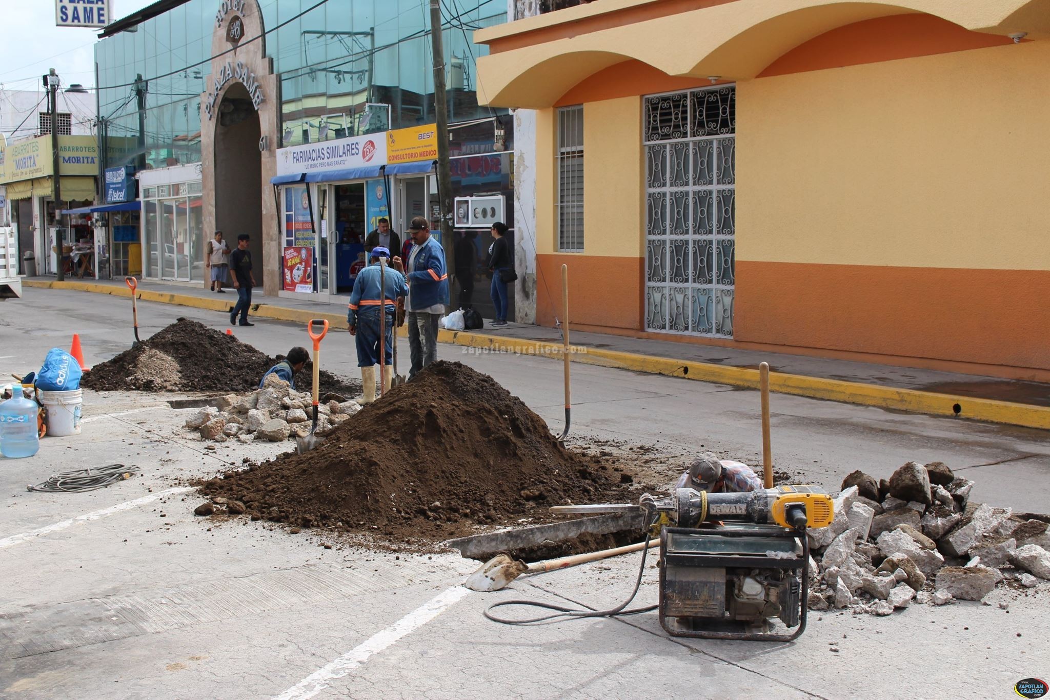 Rehabilitan líneas de drenaje en la calle Reforma de Zapotiltic, Jal.