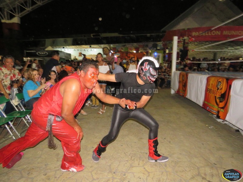 Emocionante Función de Lucha Libre en la Feria de Todos los Santos Colima 2017