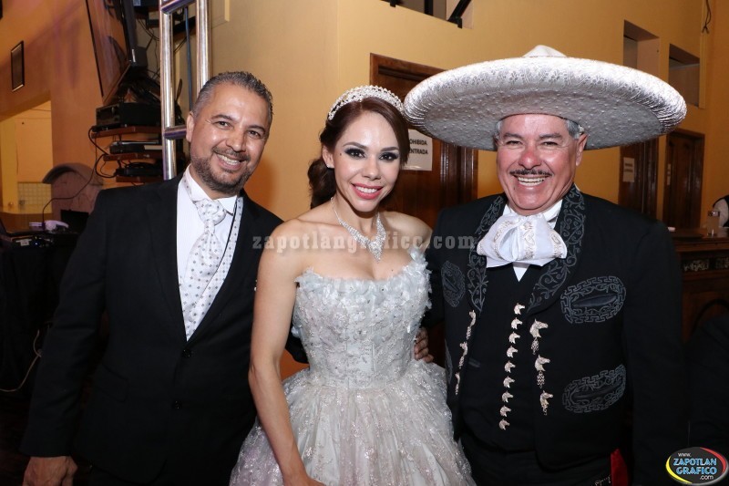 En hermoso escenario unen sus vidas Carmen Vaca y Enrique Espinoza
