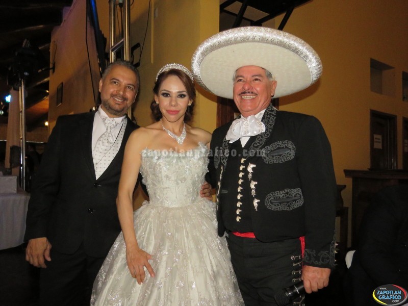 En hermoso escenario unen sus vidas Carmen Vaca y Enrique Espinoza