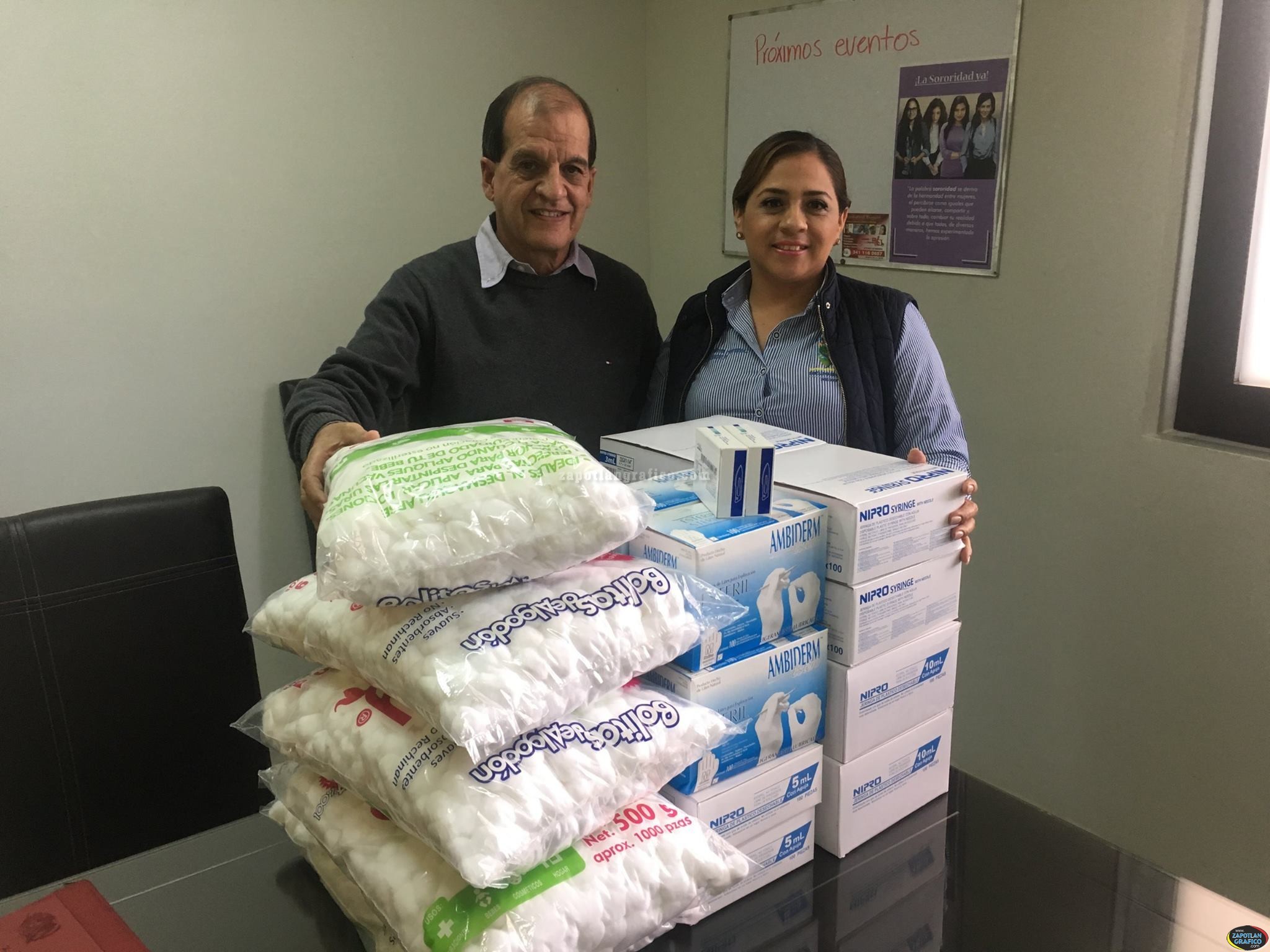 Gobierno de Zapotiltic apoya con material clínico básico a Centros de Salud del Municipio
